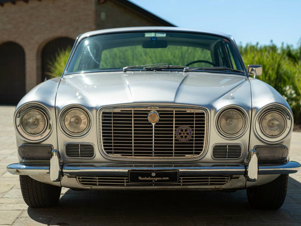 Imagen 11/50 de Jaguar XJ 6 4.2 (1970)