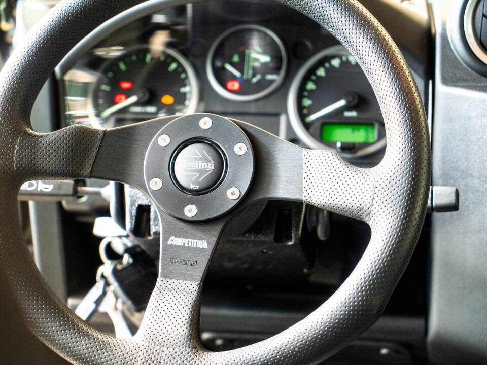 Image 12/24 of Land Rover Defender 110 (2013)