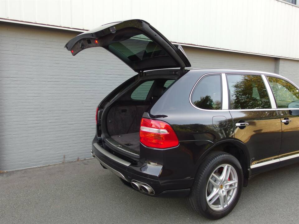 Imagen 81/97 de Porsche Cayenne Turbo (2007)