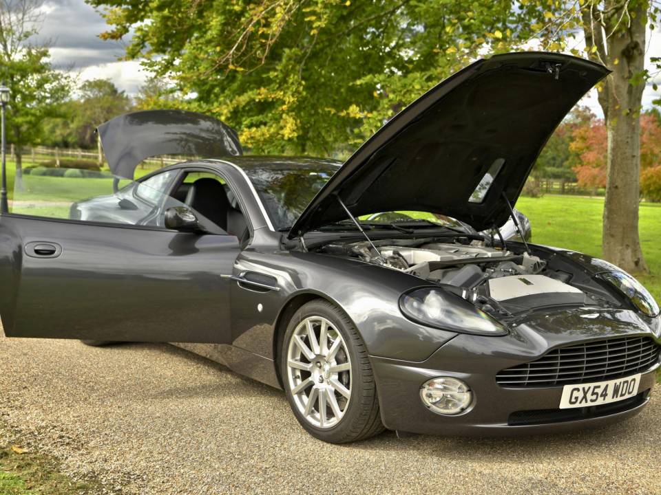 Imagen 19/50 de Aston Martin V12 Vanquish S (2005)