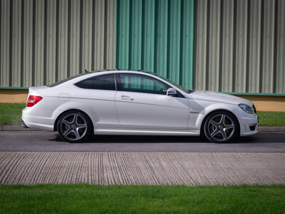 Image 4/25 of Mercedes-Benz C 63 AMG (2012)