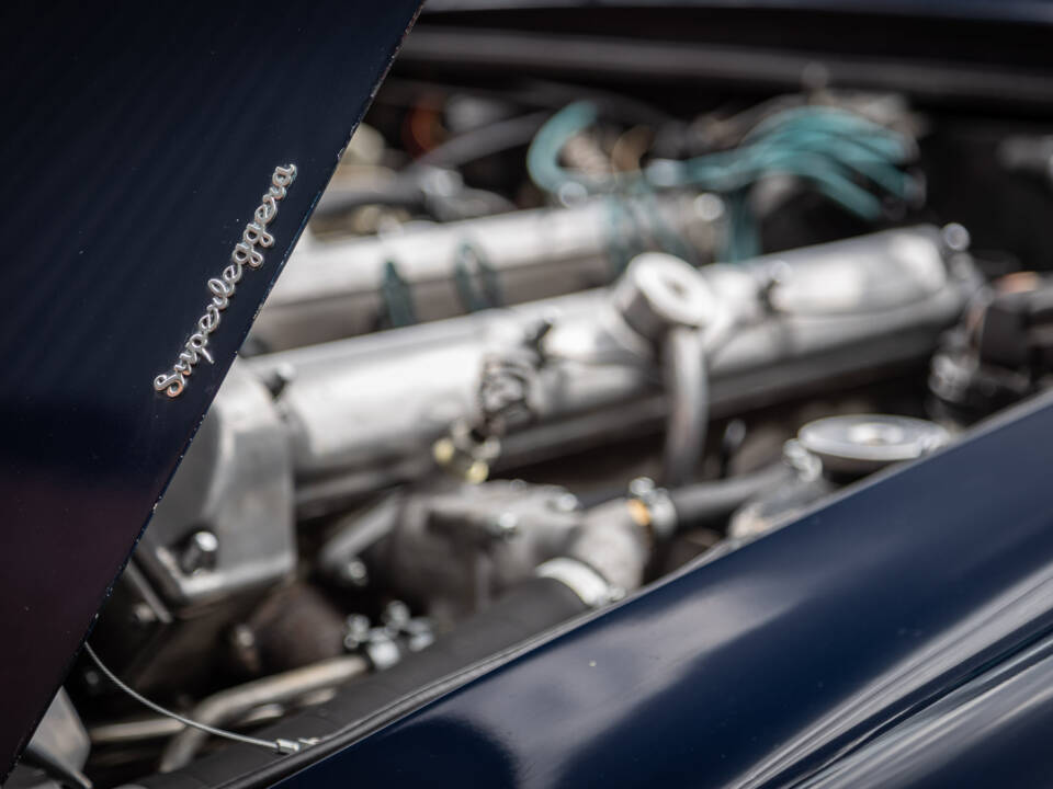 Image 30/72 de Aston Martin DB 4 (1962)