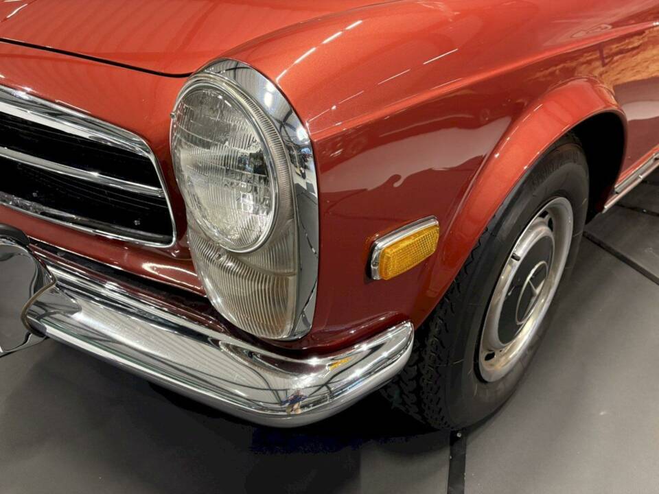 Image 17/35 de Mercedes-Benz 280 SL (1969)