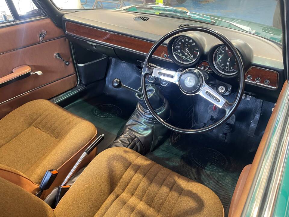 Immagine 8/12 di Alfa Romeo Giulia GT 1300 Junior (1969)