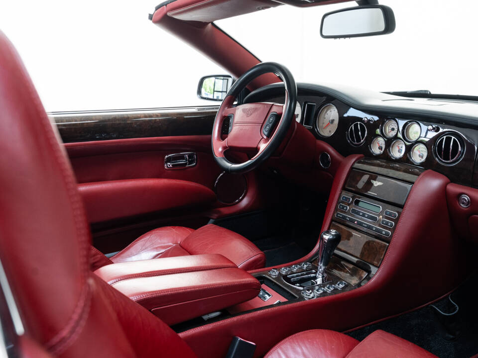 Immagine 19/45 di Bentley Azure (2007)