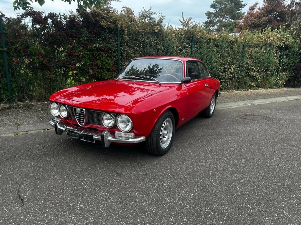Image 8/11 of Alfa Romeo 2000 Spider Veloce (1974)