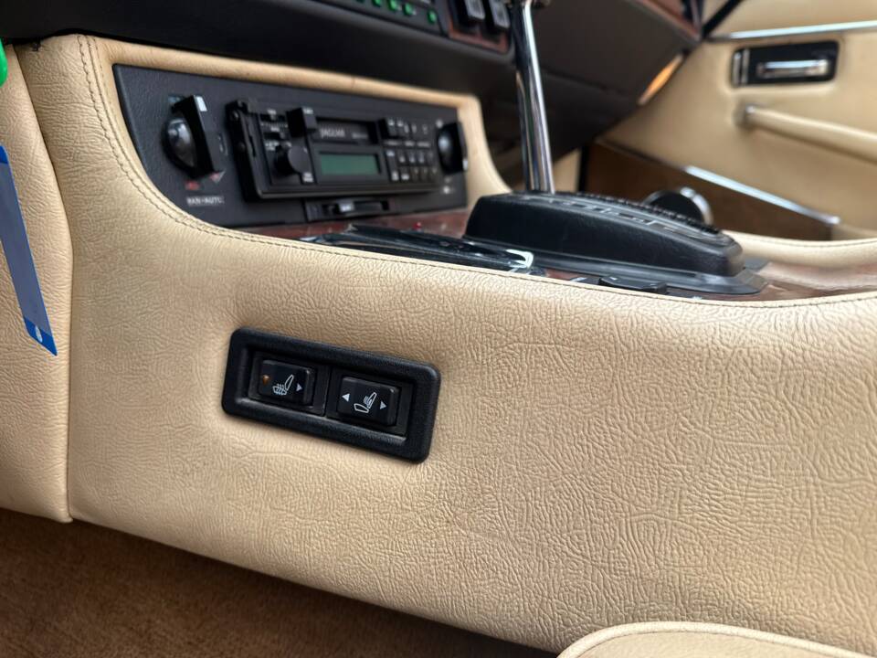 Image 25/64 of Jaguar XJ-S Convertible (1989)