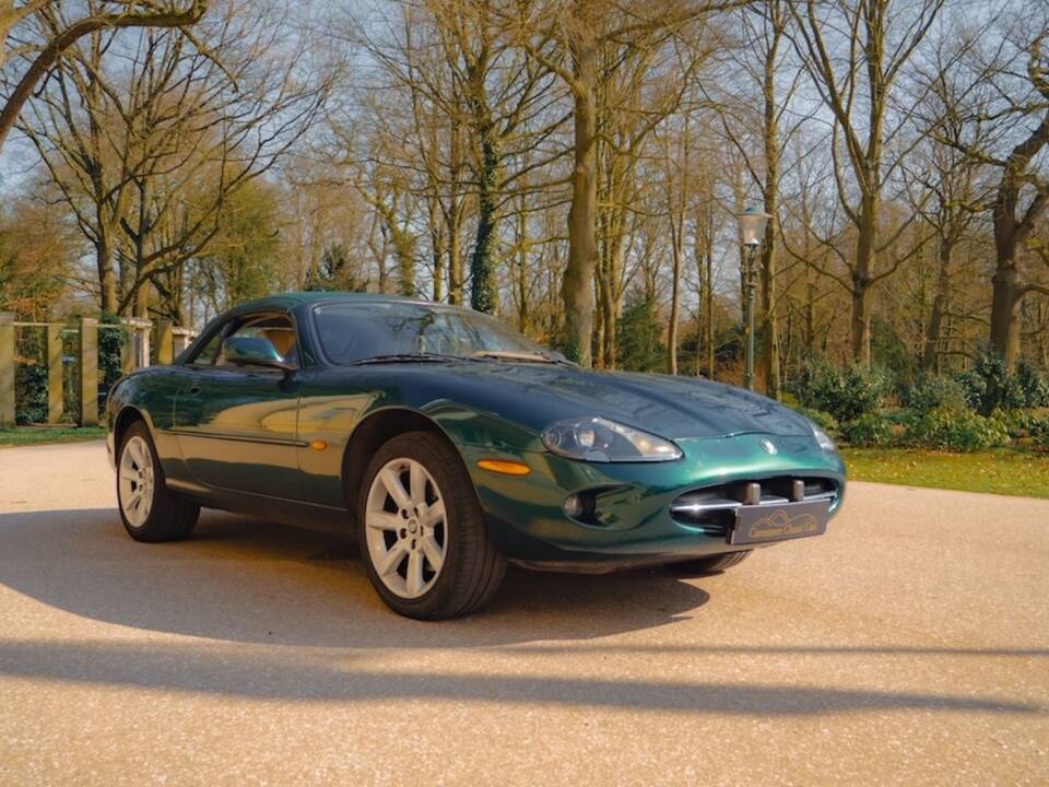 Image 8/49 of Jaguar XK8 4.2 (2003)