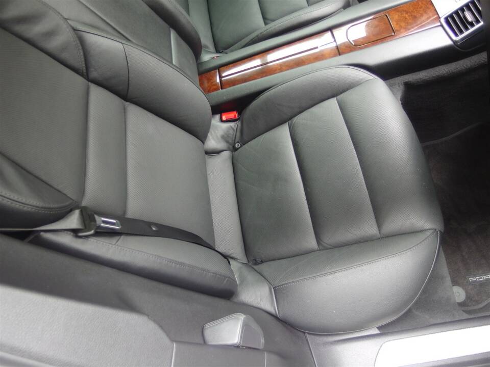 Image 78/98 of Porsche Panamera S (2010)