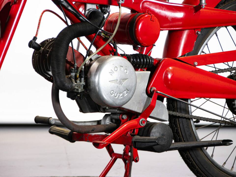 Image 19/42 of Moto Guzzi Motoleggera 65 (1954)