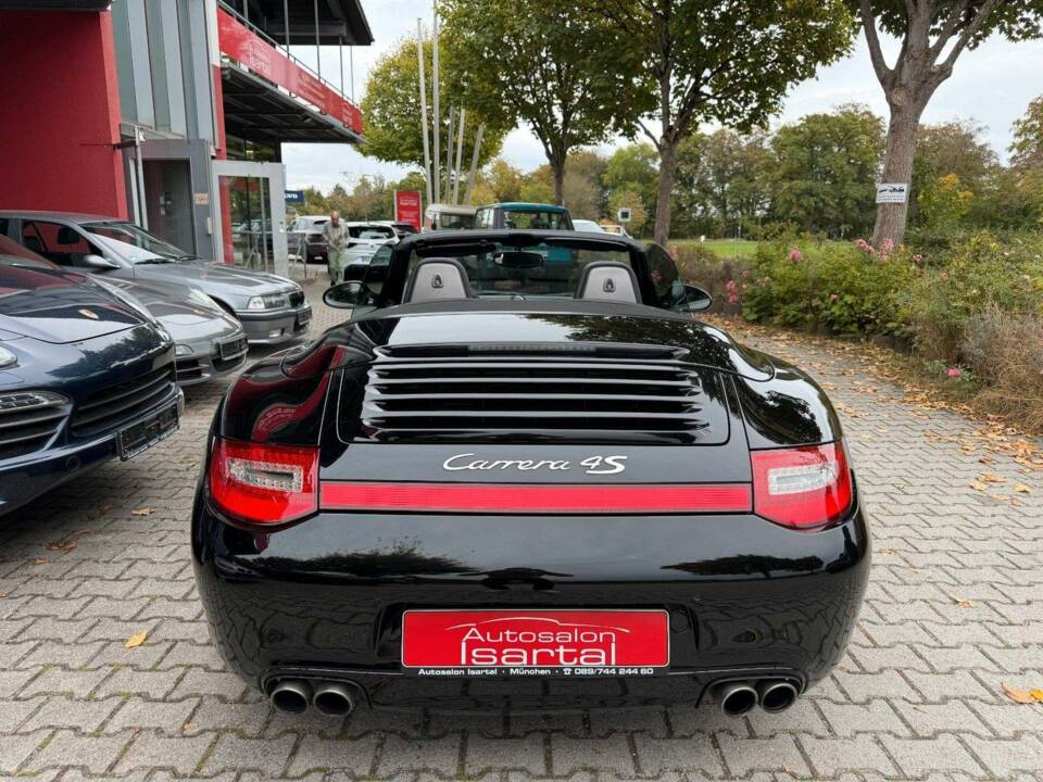 Bild 6/15 von Porsche 911 Carrera 4S (2010)
