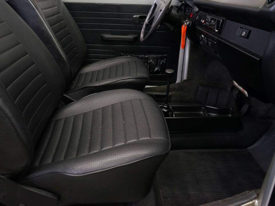 Immagine 20/31 di Volkswagen Käfer 1303 LS (1979)