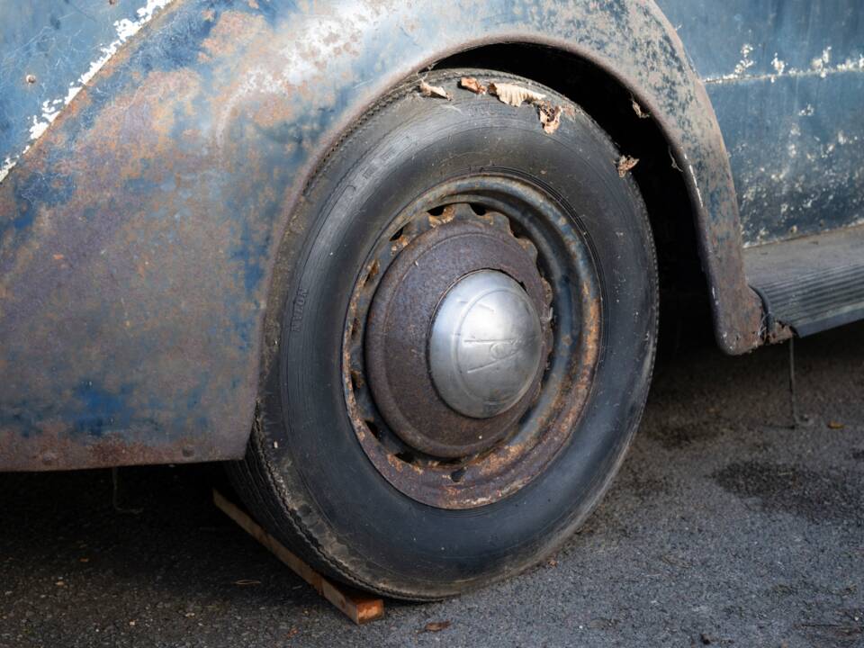 Image 17/134 of Ford V8 (1937)