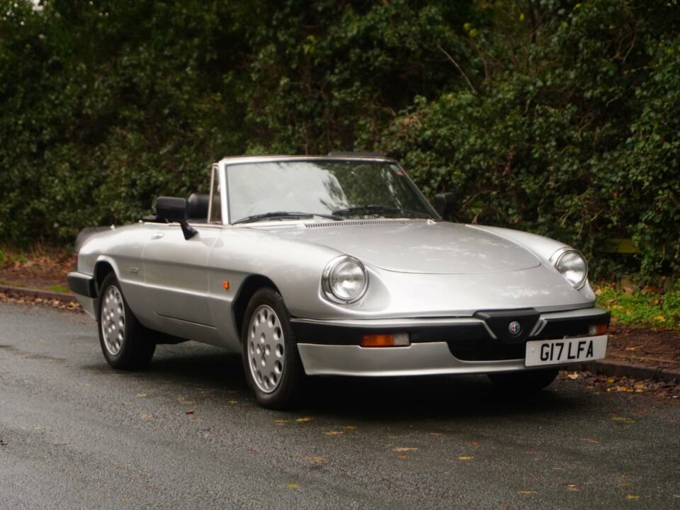 Bild 1/19 von Alfa Romeo 1.6 Spider (1990)
