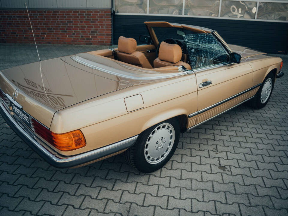 Image 30/99 of Mercedes-Benz 300 SL (1985)