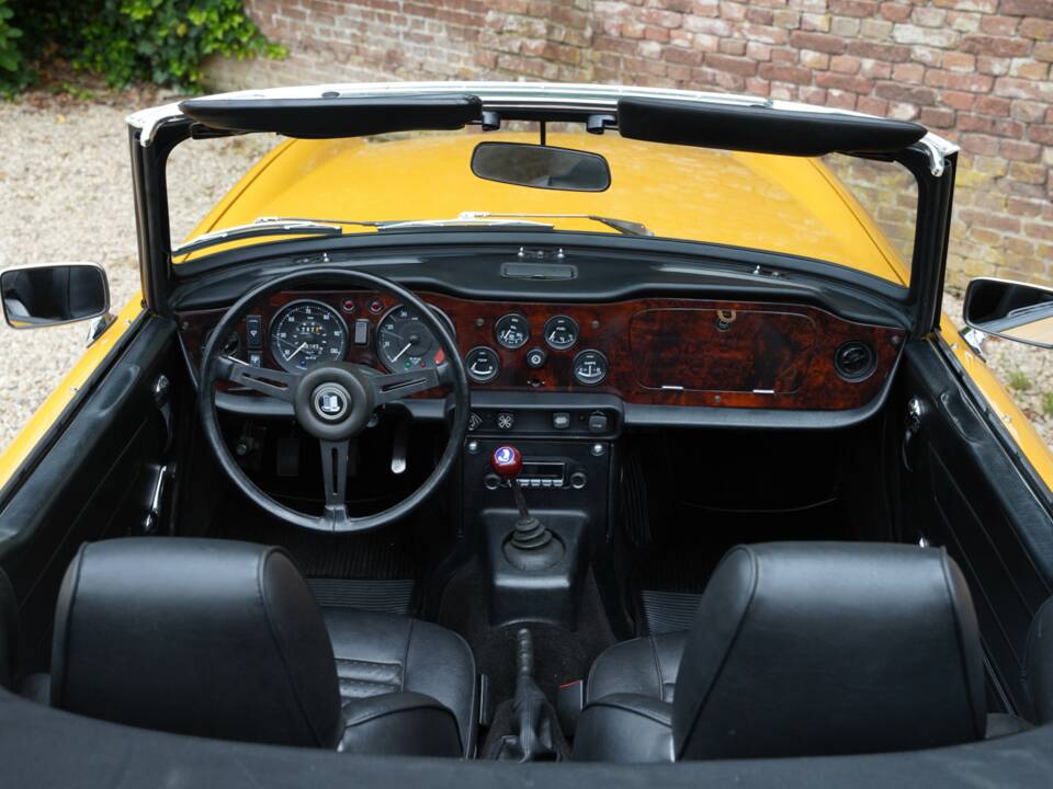 Image 48/50 of Triumph TR 6 (1971)
