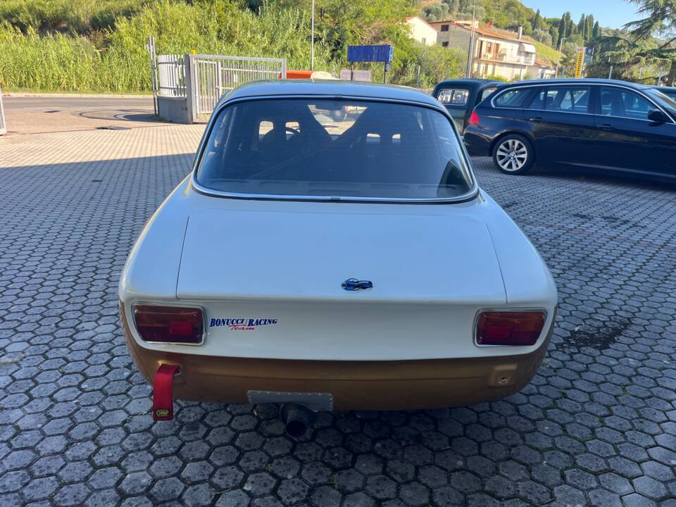 Bild 4/19 von Alfa Romeo 2000 GT Veloce (1972)