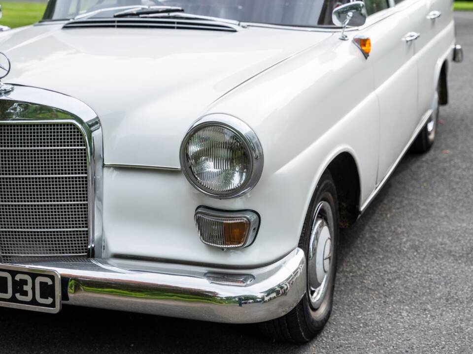 Image 15/35 of Mercedes-Benz 190 c (1965)