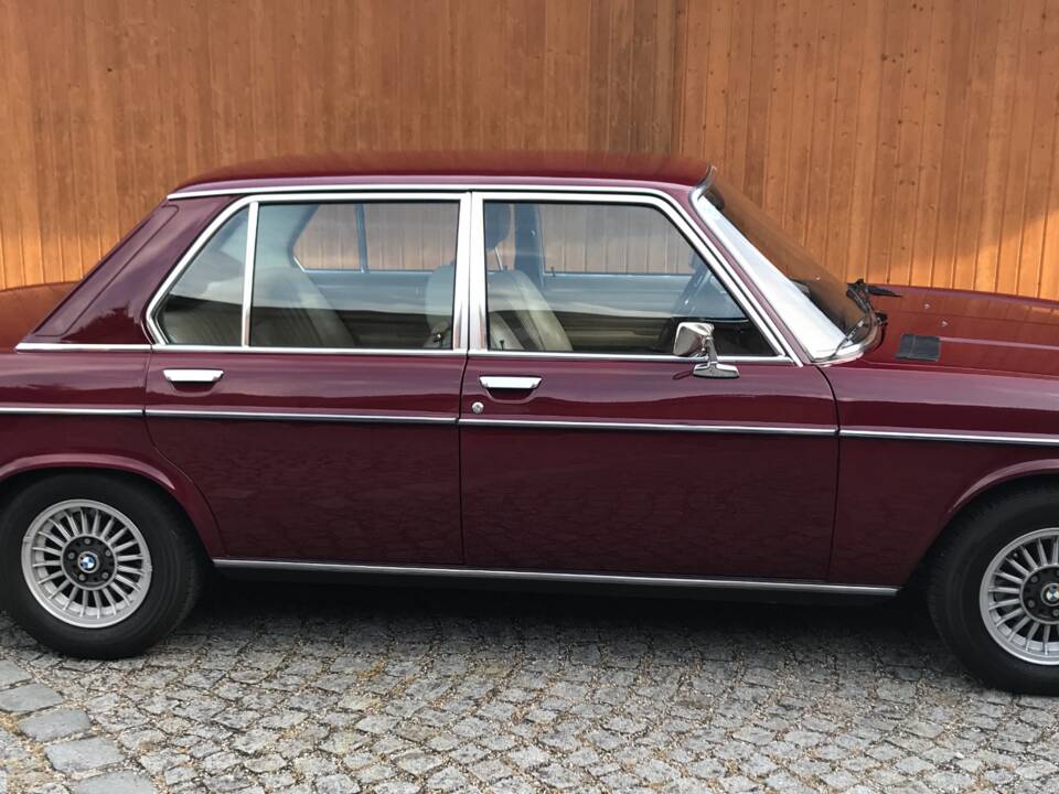 Bild 2/4 von BMW 2500 (1977)