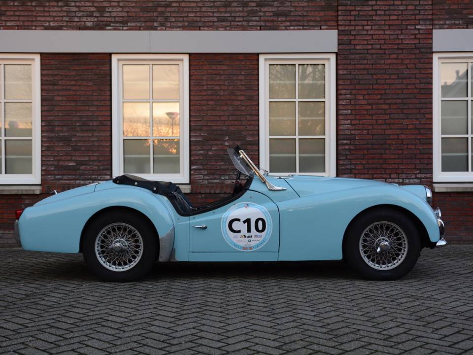 Image 4/42 of Triumph TR 3A (1960)