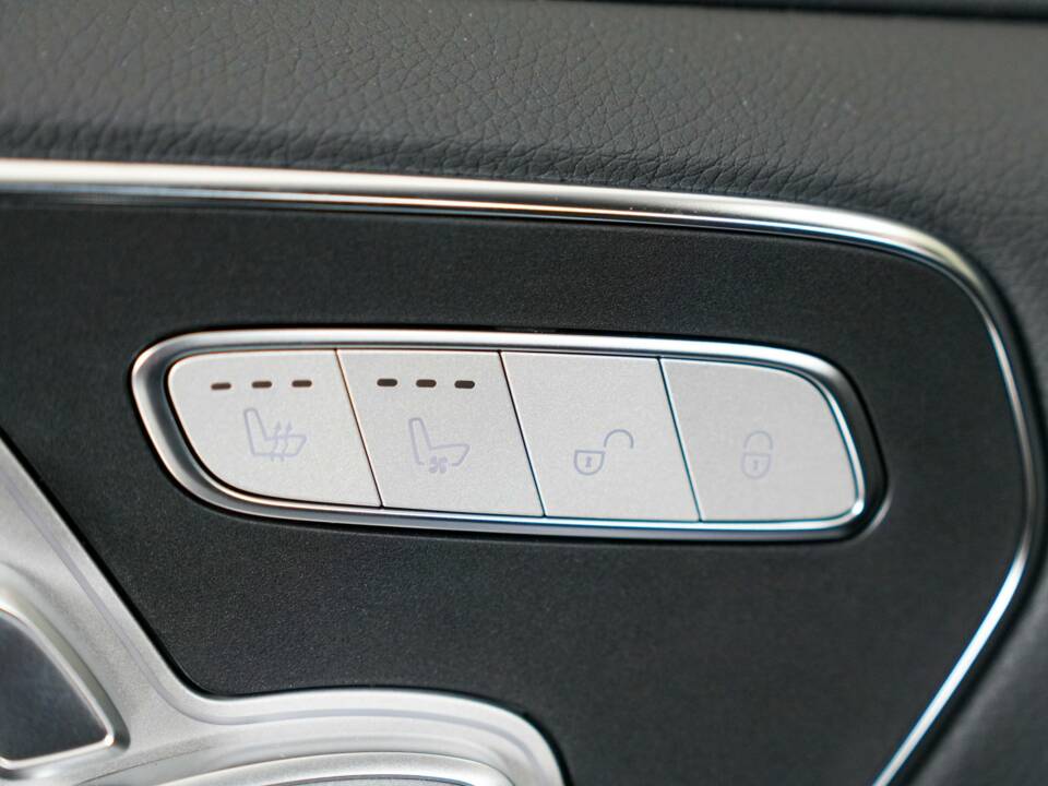 Image 40/50 de Mercedes-Benz V 300 d (2025)