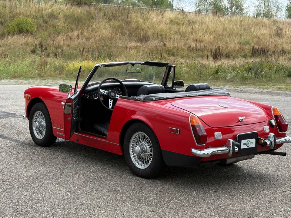 Image 4/21 of MG Midget GAN5 (1974)