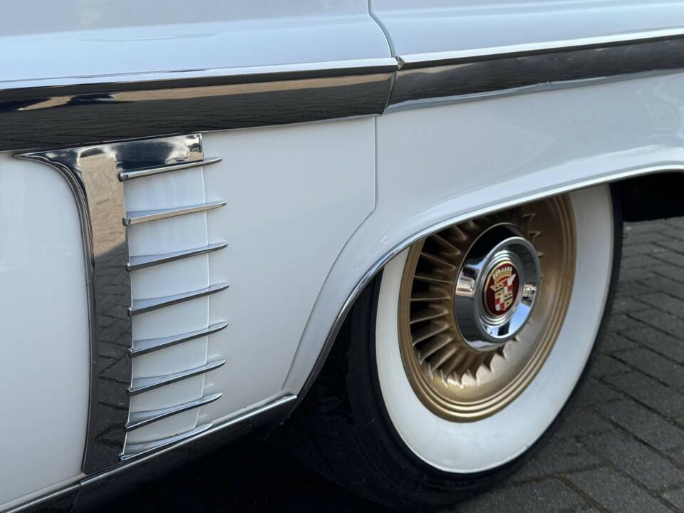 Image 17/34 de Cadillac 62 Sedan DeVille (1957)
