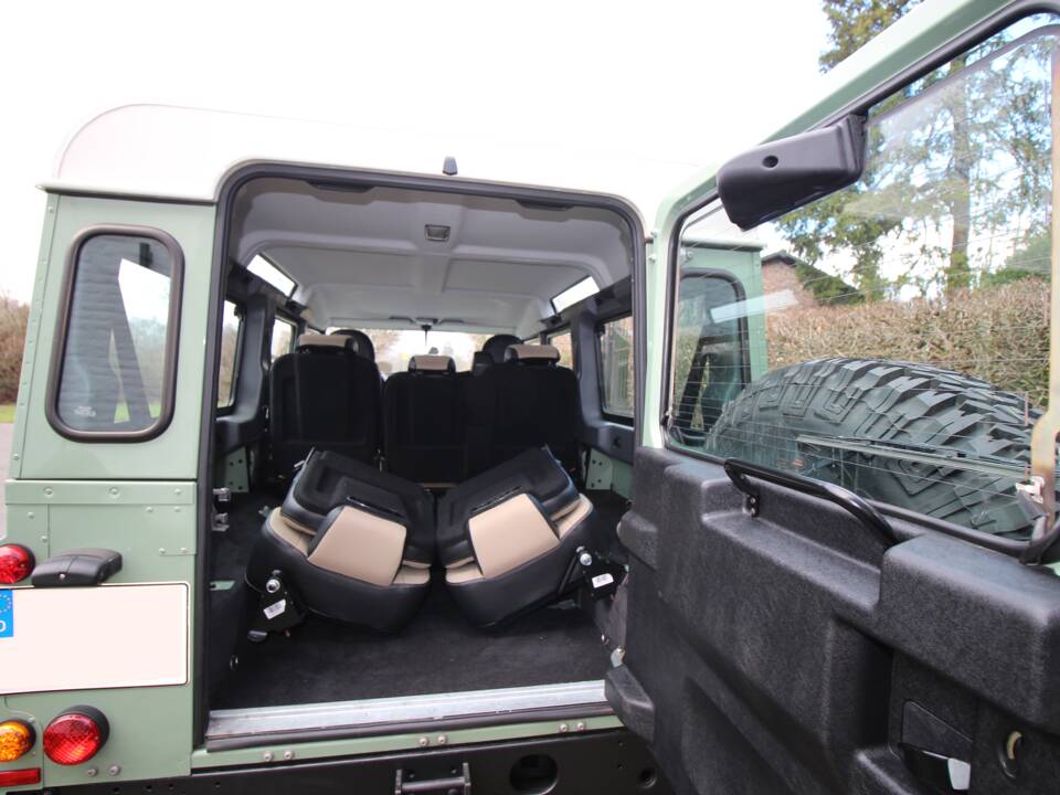Bild 10/24 von Land Rover Defender 110 Heritage (2015)