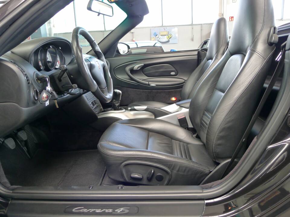 Image 35/41 of Porsche 911 Carrera 4S (2004)