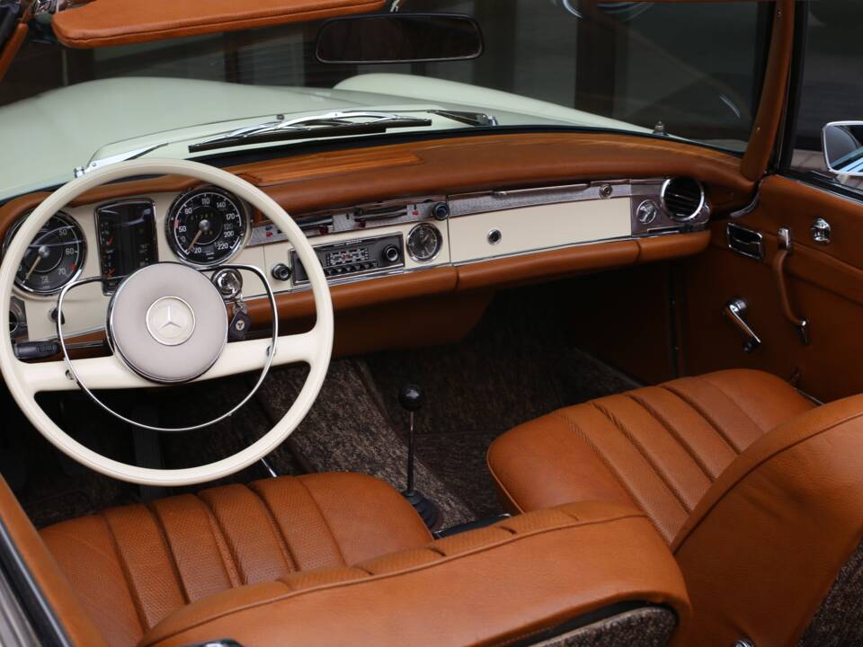 Imagen 33/50 de Mercedes-Benz 230 SL (1965)