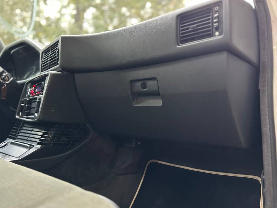 Bild 35/47 von BMW 528i (1986)