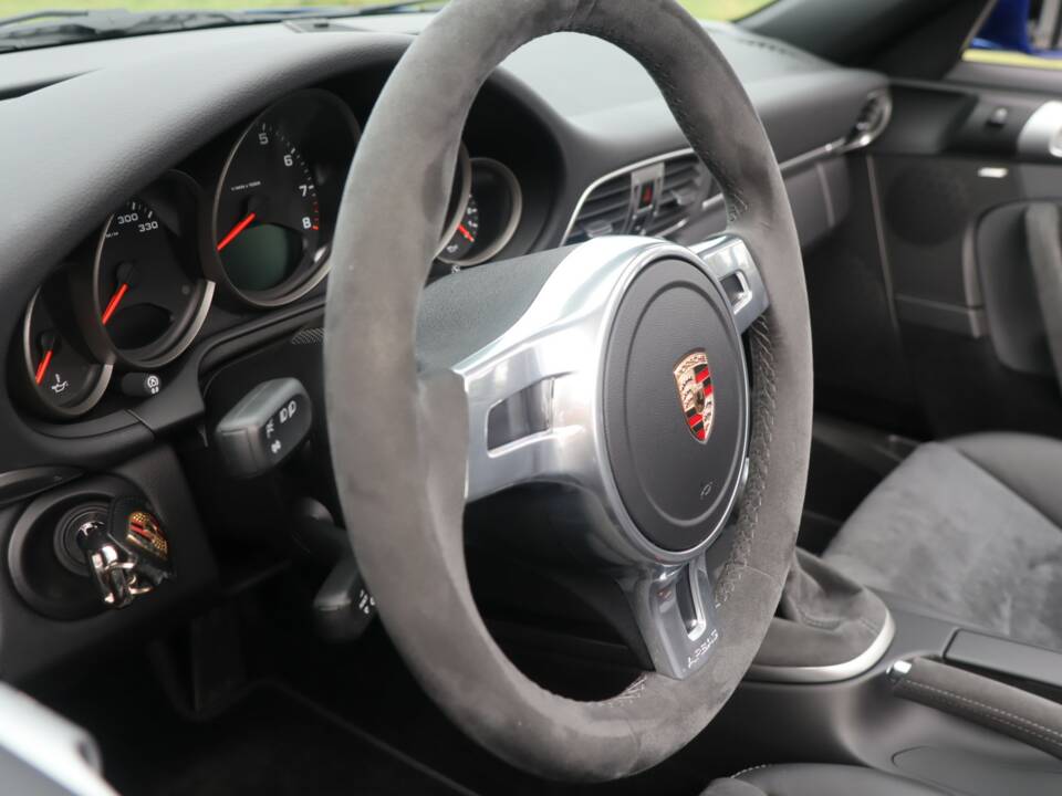 Bild 14/50 von Porsche 911 Carrera 4 GTS (2011)