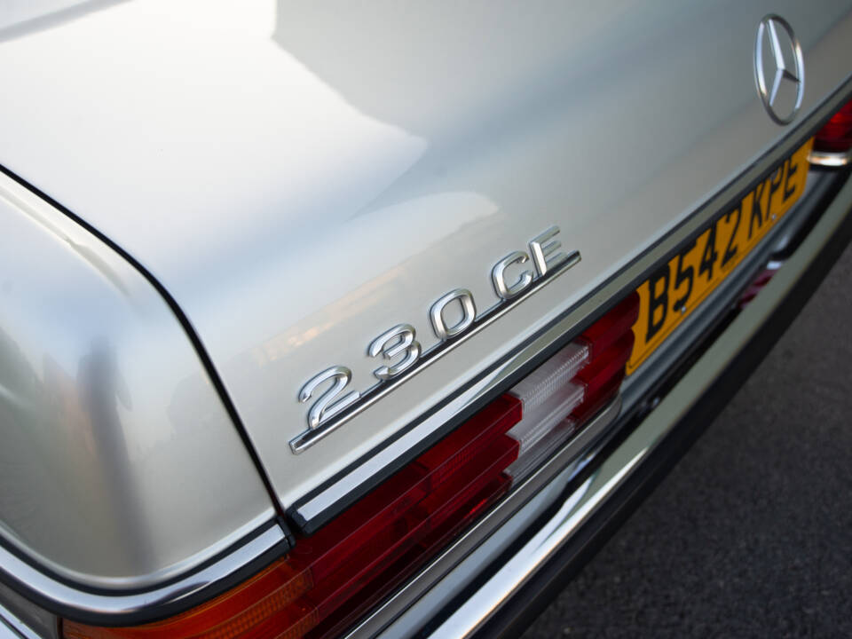 Immagine 28/28 di Mercedes-Benz 230 CE (1984)