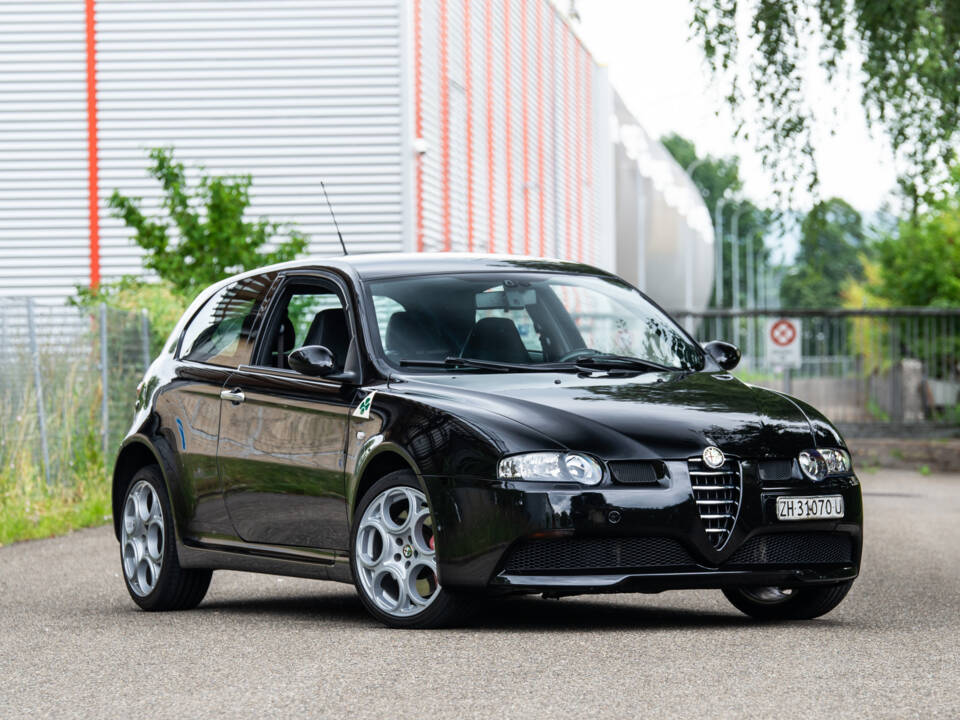 Image 2/36 of Alfa Romeo 147 3.2 GTA (2003)