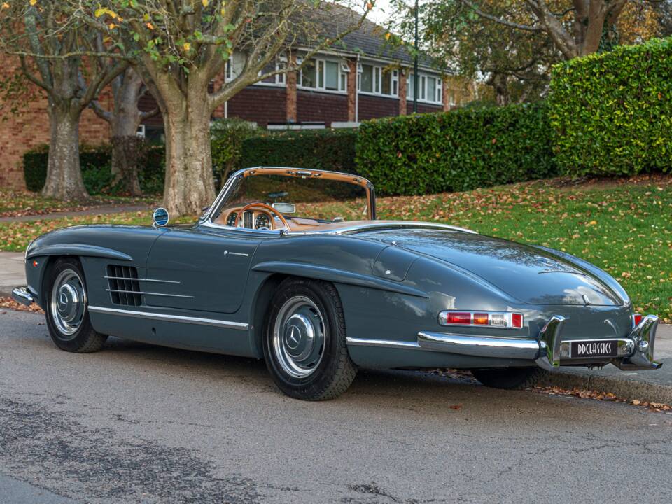 Image 4/25 de Mercedes-Benz 300 SL Roadster (1961)