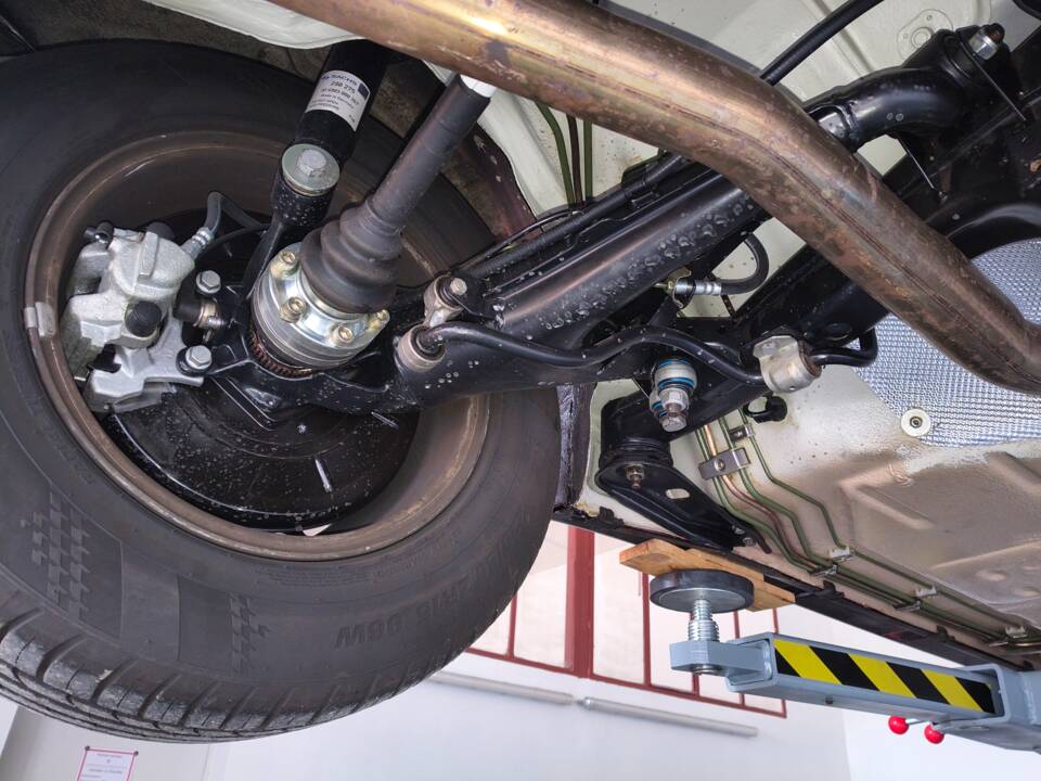 Bild 26/32 von BMW 520i (1994)