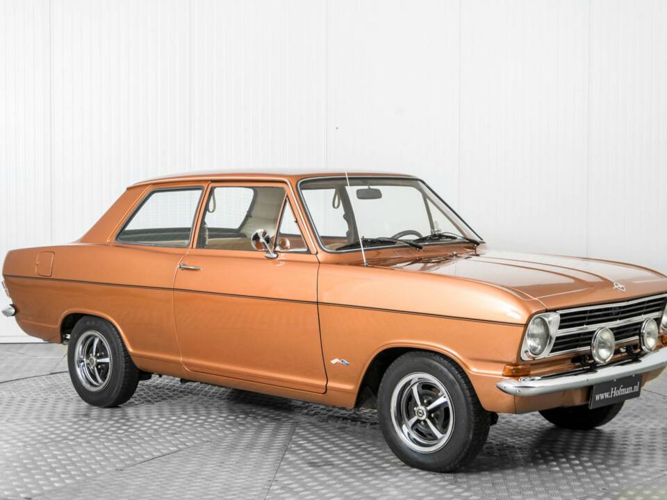 Imagen 5/50 de Opel Kadett 1,2 S (1972)
