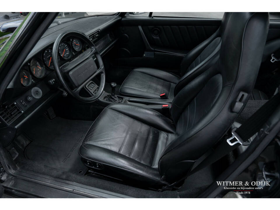 Image 17/28 de Porsche 911 Carrera 4 (1990)