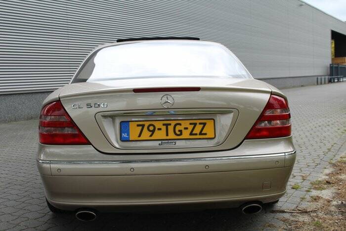 Imagen 5/7 de Mercedes-Benz CL 500 (2000)