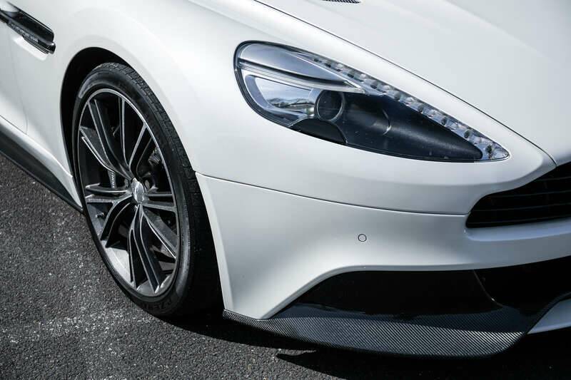Image 32/50 of Aston Martin Vanquish Volante (2014)