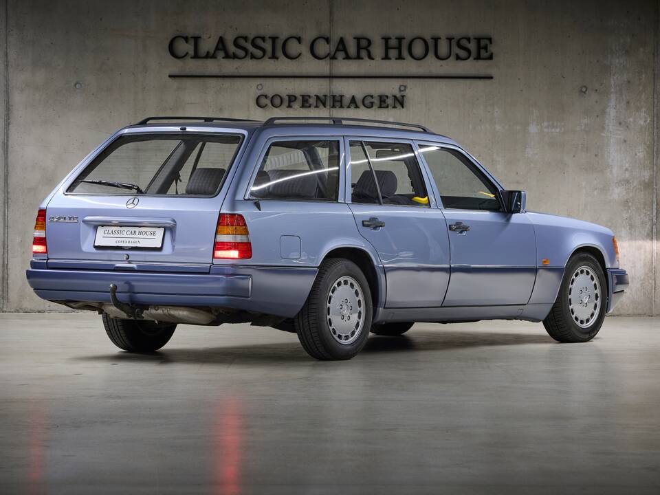 Image 11/100 of Mercedes-Benz 230 TE (1990)