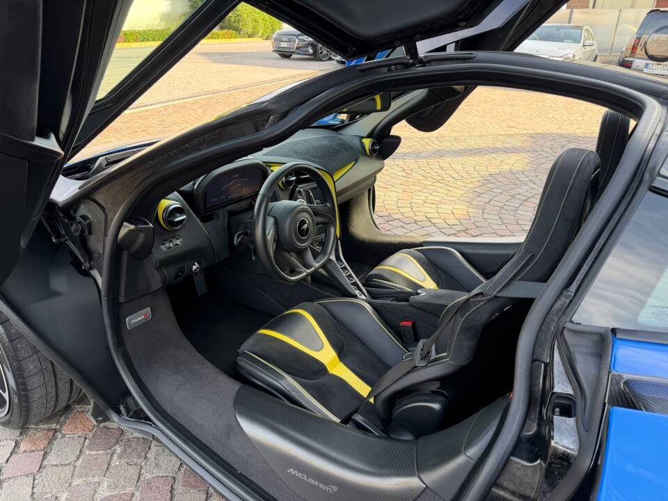 Immagine 19/30 di McLaren 720S (2021)