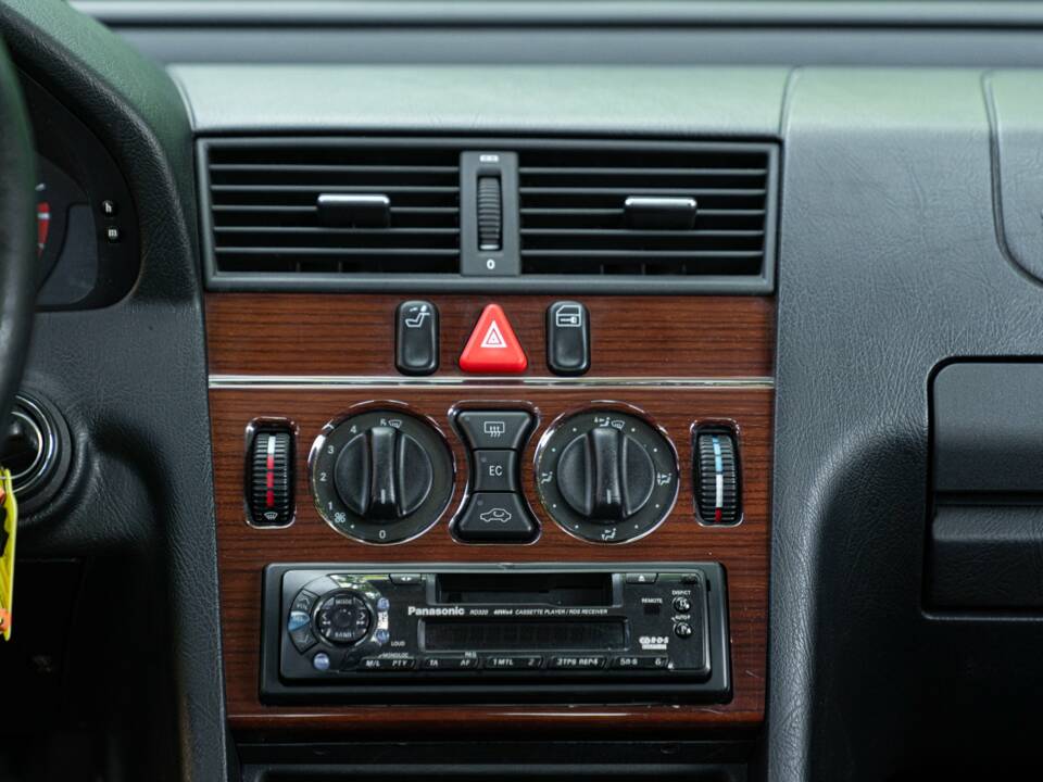 Bild 38/50 von Mercedes-Benz C 200 Kompressor (1996)