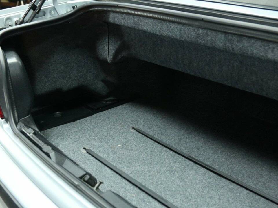 Immagine 35/50 di BMW 328i (1997)