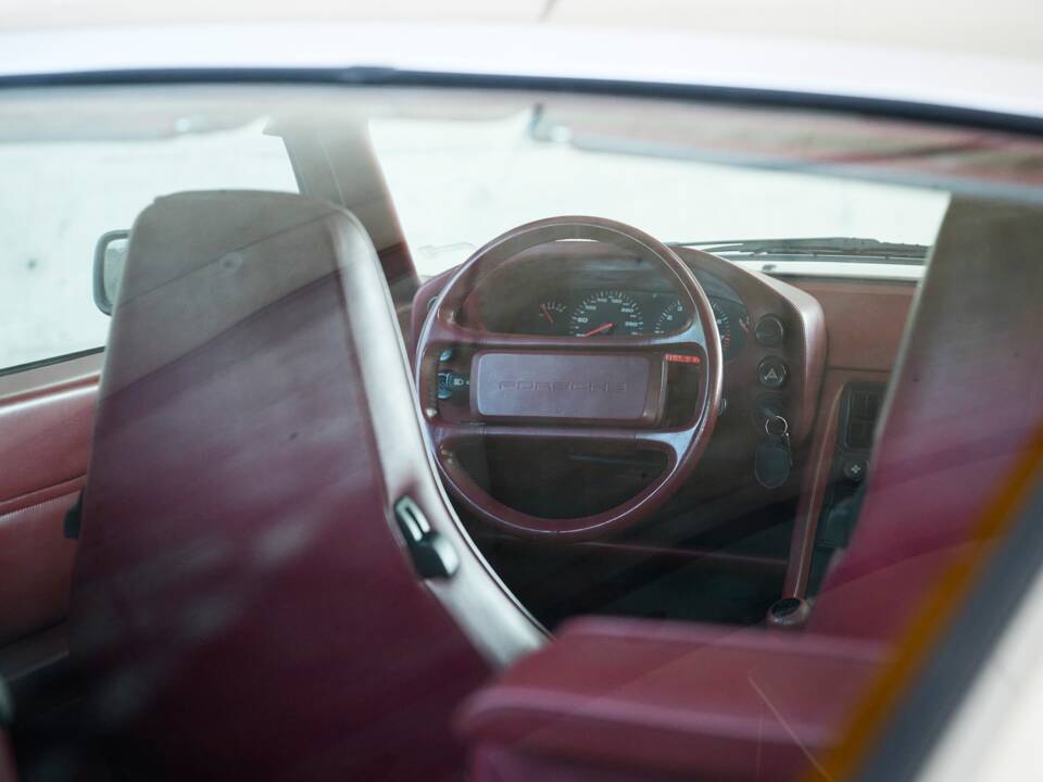 Image 36/50 of Porsche 928 GT (1989)