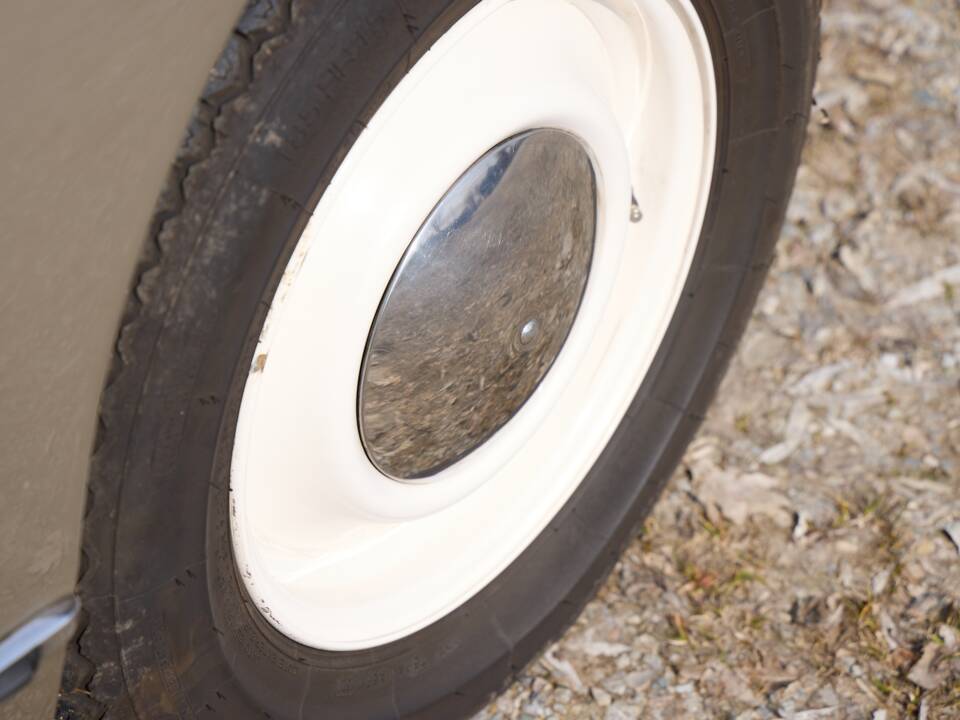 Image 13/28 of Citroën ID 19 (1966)