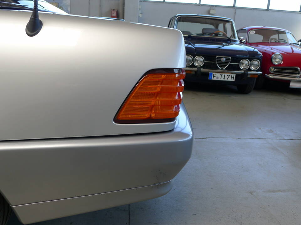 Image 32/47 of Mercedes-Benz 500 SL (1992)