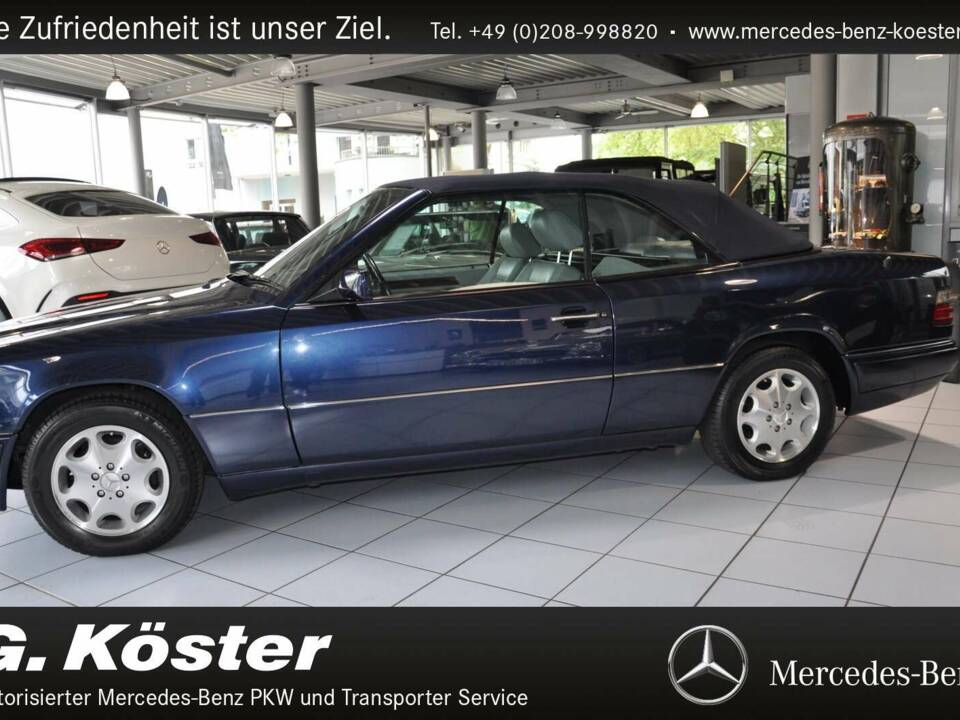 Image 3/13 of Mercedes-Benz E 220 (1995)