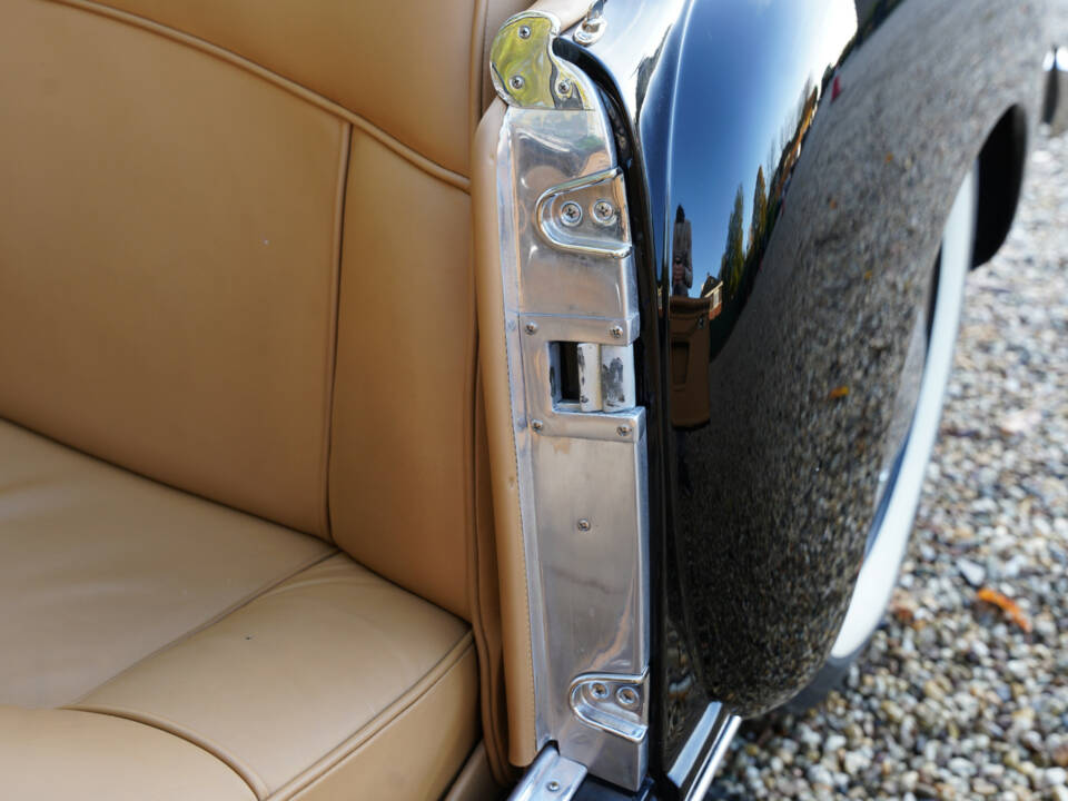 Image 31/50 of Nash-Healey Roadster (1953)
