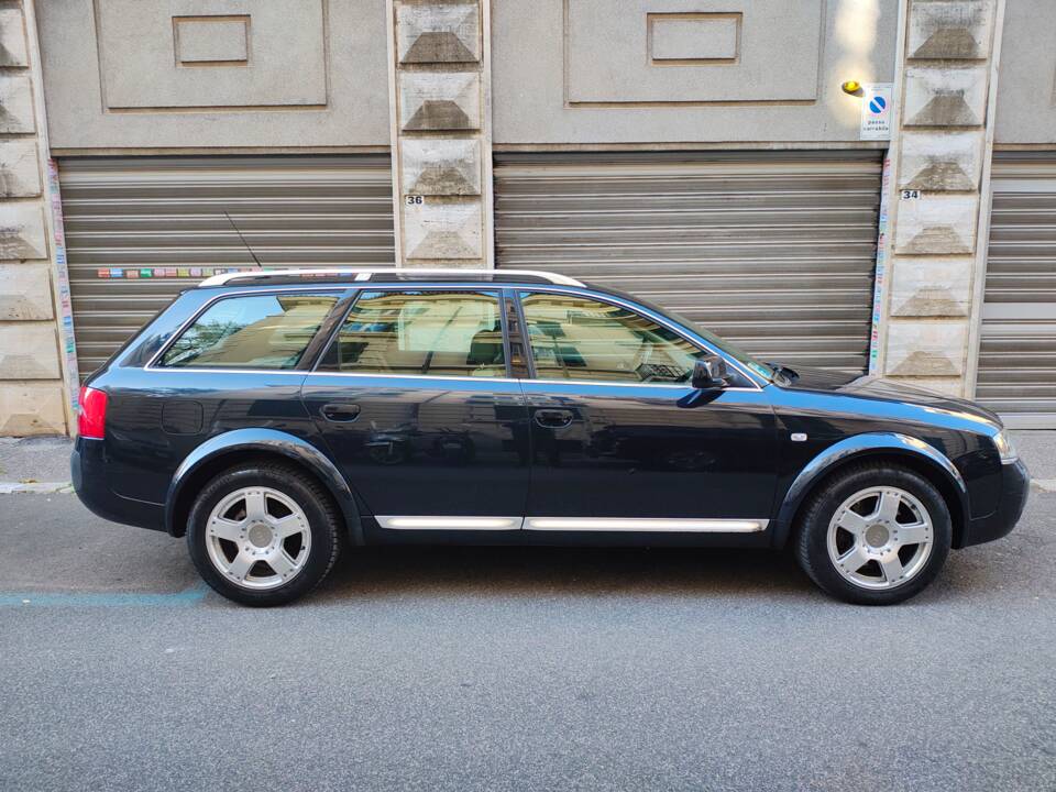 Image 2/9 de Audi A6 2.5 TDI allroad quattro (2005)